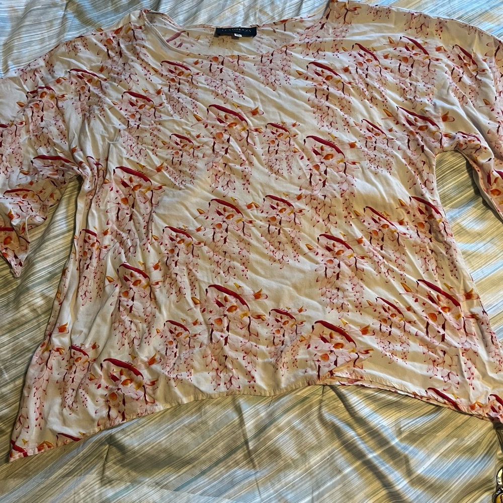 Women’s Lexbreezy top.